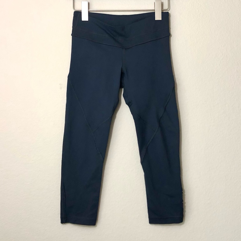 \Vimmia\• Cropped Ruffle Leggings